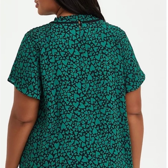 NWT Torrid short sleeve georgette green heart top - Picture 6 of 7
